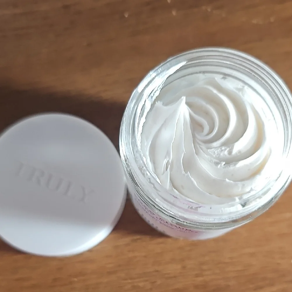 New TRULY Coco Cloud Whipped Shave Butter with Vanilla and Coconut - Picture 5 of 5